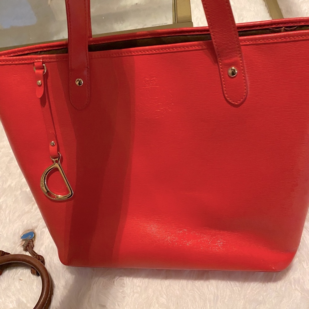 Ralph Lauren Purse in excellent condition.